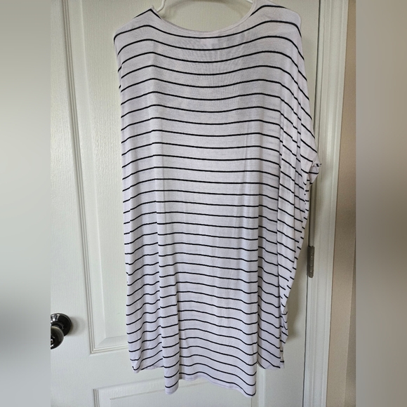 Lularoe Irma Shirt and Cassie Skirt - Picture 2 of 3